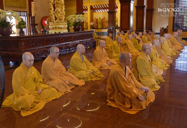 Ngài huấn thị, trong tất cả các trách nhiệm trong điều hành Phật sự chúng ta cần phải hoàn thành, quan trọng nhất là cần có niềm tin vào Đức Phật Ngài huấn thị, trong tất cả các trách nhiệm trong điều hành Phật sự chúng ta cần phải hoàn thành, quan trọng nhất là cần có niềm tin vào Đức Phật