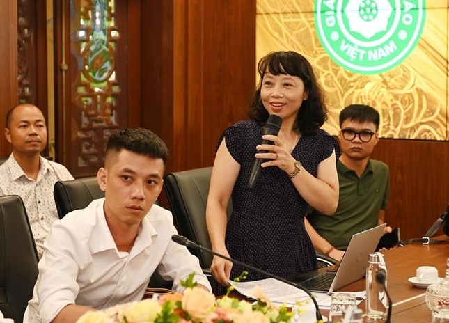 Phóng viên đặt câu hỏi Phóng viên đặt câu hỏi