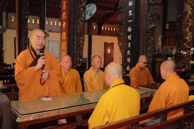 Thượng tọa Thích Quảng Lộc, Ủy viên Hội đồng Trị sự, Trưởng ban Trị sự Phật giáo tỉnh Tiền Giang cảm ơn chư Ni thăm và cúng dường trường hạ Thượng tọa Thích Quảng Lộc, Ủy viên Hội đồng Trị sự, Trưởng ban Trị sự Phật giáo tỉnh Tiền Giang cảm ơn chư Ni thăm và cúng dường trường hạ