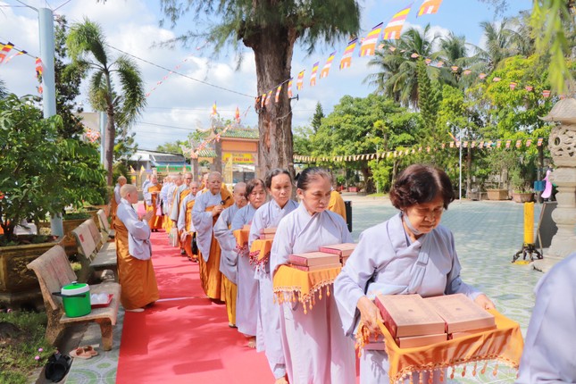 Cung nghinh đại tạng kinh từ chùa Linh Phong đến chùa Thiên Phước Cung nghinh đại tạng kinh từ chùa Linh Phong đến chùa Thiên Phước