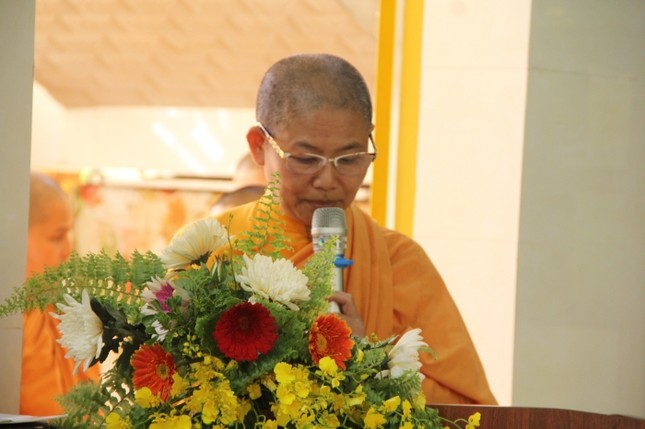 Ni sư Thích nữ Liên Mai, trụ trì tịnh xá Ngọc Thành phát biểu khai mạc