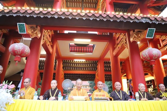 Chư tôn đức Ban Giám khảo