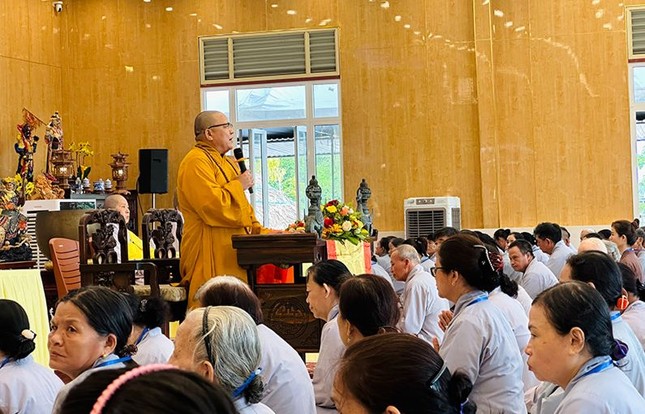 Thượng tọa Thích Huệ Phát phát biểu khai mạc Thượng tọa Thích Huệ Phát phát biểu khai mạc