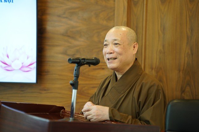 Hòa thượng Thích Bảo Nghiêm chia sẻ nỗi đau với những bệnh nhân