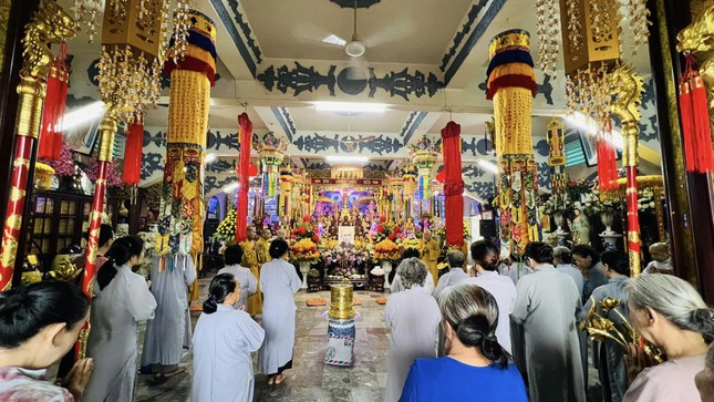 Chư Tăng, Phật tử chùa Pháp Hoa thành kính tưởng niệm Sư Thiện Chiếu Chư Tăng, Phật tử chùa Pháp Hoa thành kính tưởng niệm Sư Thiện Chiếu