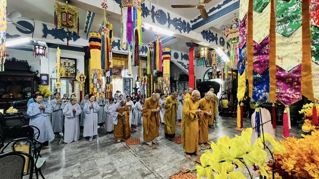 Hòa thượng Thích Như Niệm, cùng chư Tăng, Phật tử thành kính đảnh lễ Giác linh Sư Thiện Chiếu tại chùa Pháp Hoa - Q.Phú Nhuận Hòa thượng Thích Như Niệm, cùng chư Tăng, Phật tử thành kính đảnh lễ Giác linh Sư Thiện Chiếu tại chùa Pháp Hoa - Q.Phú Nhuận