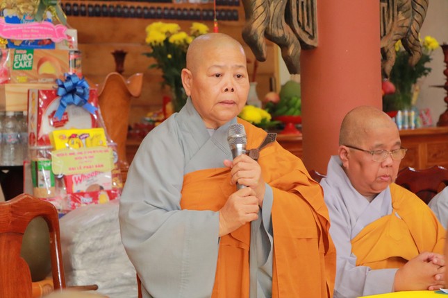 Ni trưởng Thích nữ Tịnh Nhiêm đã có chia sẻ với hành giả Ni an cư tại chùa Phước Quang