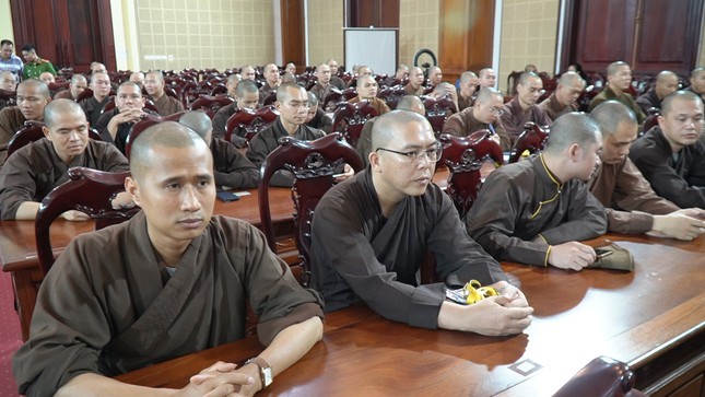 Gần 500 Tăng Ni sinh của Học viện đăng ký, kích hoạt và sử dụng tài khoản định danh điện tử VneID