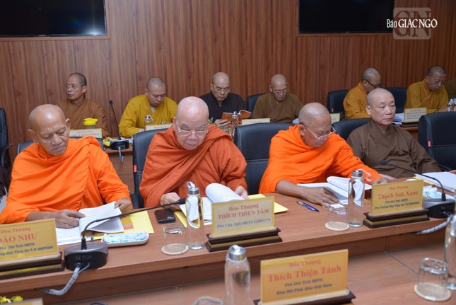 Chư tôn đức tham dự hội nghị