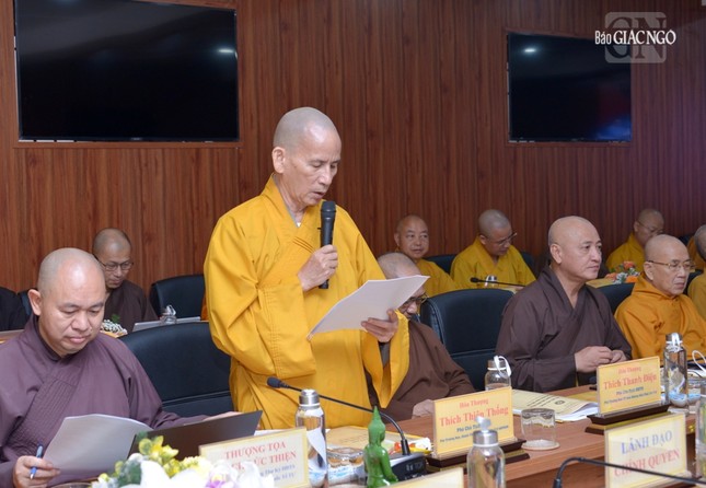 Hòa thượng Thích Thiện Thống trình dự thảo Quy chế hoạt động Ban Quản trị tự viện