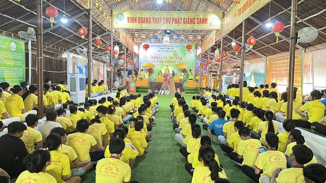 Khóa tu với nhiều hoạt động phong phú