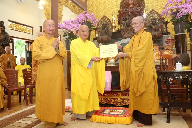 Cúng dường trường hạ Cúng dường trường hạ