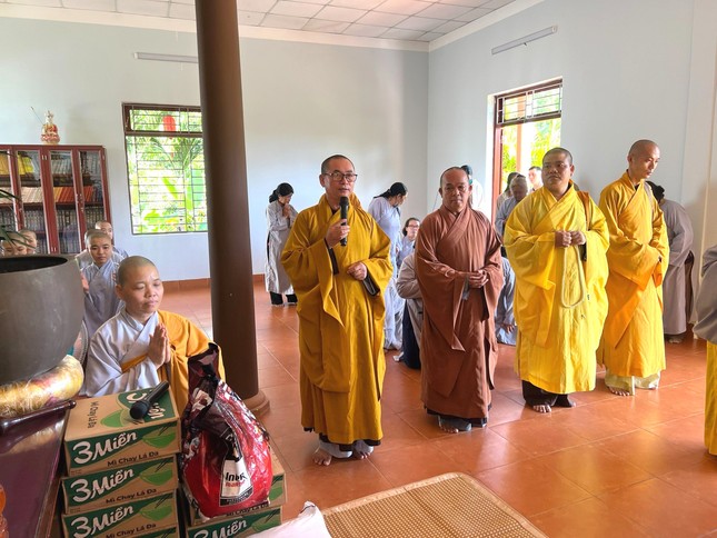 Chư tôn đức thăm hỏi, chúc lành đến chư hành giả trường hạ