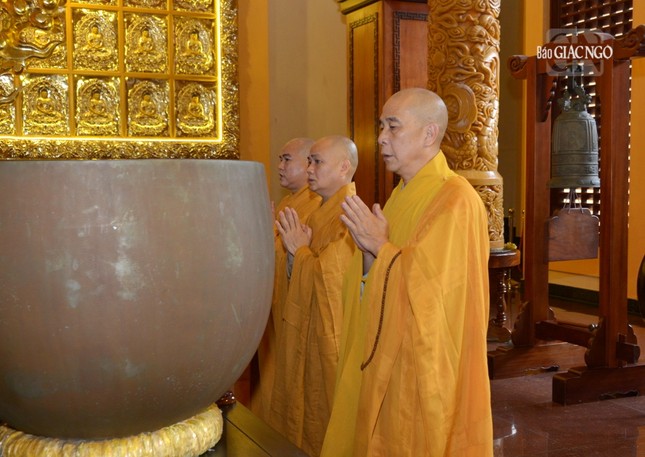 Thượng tọa Thích Quảng Chơn, Trưởng ban Nghi lễ TP.HCM dẫn lễ, thực hiện nghi thức Bố-tát, nghi thức đặc thù của Tăng đoàn Thượng tọa Thích Quảng Chơn, Trưởng ban Nghi lễ TP.HCM dẫn lễ, thực hiện nghi thức Bố-tát, nghi thức đặc thù của Tăng đoàn