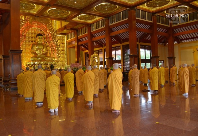 Mỗi kỳ Bố-tát, thính giới nhắc nhở Tăng đoàn sống tỉnh thức, kết nối đạo mạch trong thanh tịnh Mỗi kỳ Bố-tát, thính giới nhắc nhở Tăng đoàn sống tỉnh thức, kết nối đạo mạch trong thanh tịnh