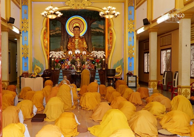 Chư Ni phát lồ sám hối theo pháp Chư Ni phát lồ sám hối theo pháp