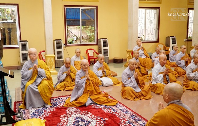 Một ngày tu tập tại trường hạ mùa An cư kiết hạ, đại chúng Ni trẻ sinh hoạt tu tập cùng với chư vị Ni trưởng trong tinh thần nương tựa, nâng đỡ cùng tinh tấn