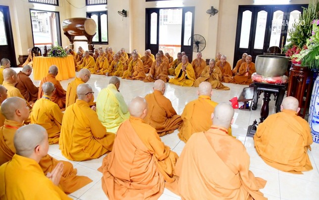 Chư tôn đức Tăng Phật giáo Q.10 tổ chức Bố-tát, thính giới chung mỗi tháng hai kỳ, các chùa luân phiên tổ chức - Ảnh: Ban TT-TT Phật giáo Q.10 Chư tôn đức Tăng Phật giáo Q.10 tổ chức Bố-tát, thính giới chung mỗi tháng hai kỳ, các chùa luân phiên tổ chức - Ảnh: Ban TT-TT Phật giáo Q.10