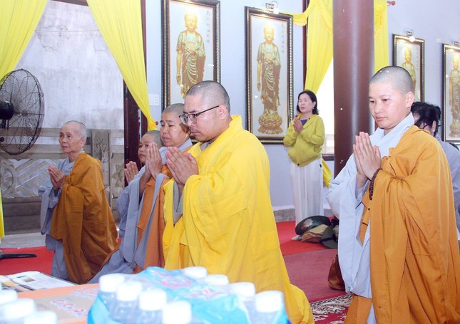 Đại đức Thích Tâm Nhơn tác bạch cúng dường trường hạ Đại đức Thích Tâm Nhơn tác bạch cúng dường trường hạ