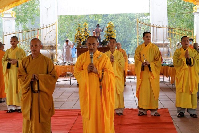 Chư tôn đức đã tụng kinh, cầu siêu, tri ân anh linh anh hùng liệt sĩ Chư tôn đức đã tụng kinh, cầu siêu, tri ân anh linh anh hùng liệt sĩ