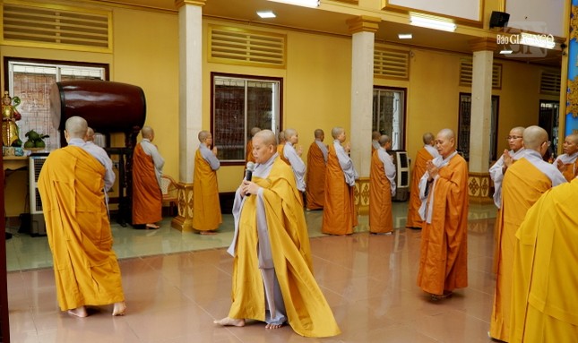 Mỗi bước đi một niệm an lành...