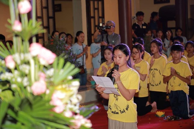 Đại diện tu sinh phát biểu tại khóa tu Đại diện tu sinh phát biểu tại khóa tu