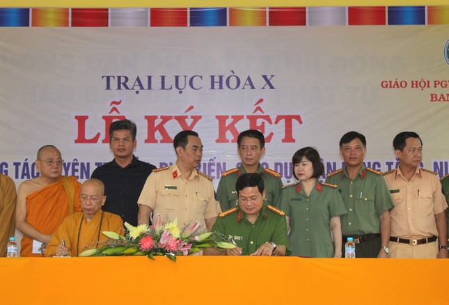 Ban Trị sự GHPGVN tỉnh Đồng Nai và công an tỉnh thực hiện ký kết tăng cường công tác tuyên truyền về trật tự, an toàn giao thông