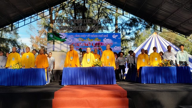 Chư tôn đức chứng minh, tham dự buổi lễ khai mạc