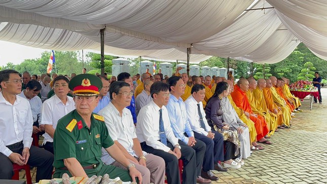 Chư tôn đức và lãnh đạo các cơ quan tham dự Chư tôn đức và lãnh đạo các cơ quan tham dự