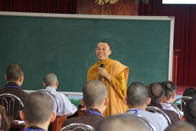 Đại đức Thích Giác Kiến giảng chuyên đề về Tam bảo