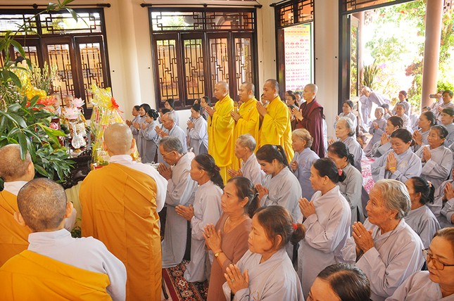 Tại chùa Sư nữ Diệu Quang