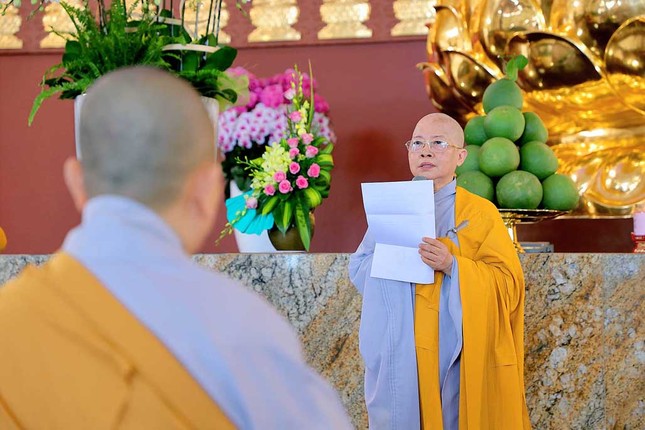 Ni trưởng Thích nữ Như Thảo, đại diện đoàn đọc tâm thư của Ni trưởng Thích nữ Tịnh Nguyện