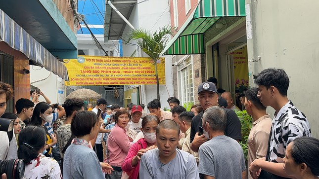 Hội Từ thiện chùa Thường Nguyên, gia đình tổ chức tặng 500 phần quà - Ảnh: TQ Hội Từ thiện chùa Thường Nguyên, gia đình tổ chức tặng 500 phần quà - Ảnh: TQ