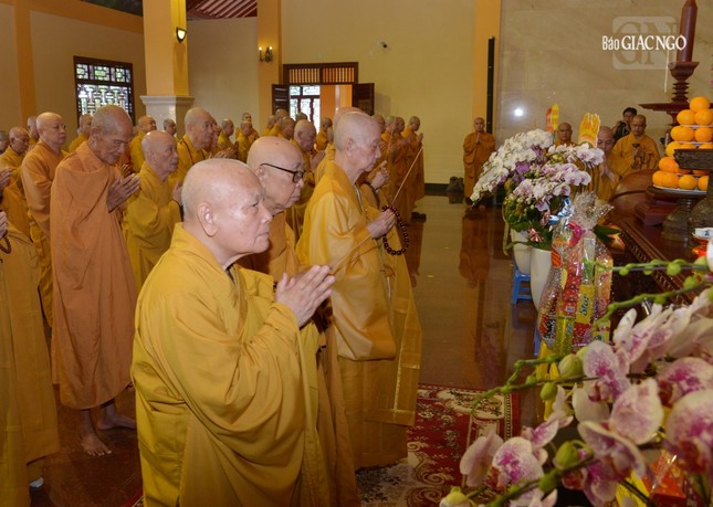 Chư tôn giáo phẩm thành kính niêm hương tưởng niệm Giác linh Đại lão Hòa thượng Thích Thiện Hào, cùng hiệp kỵ chư vị tiền bối Phật giáo VN đã viên tịch qua các thời kỳ