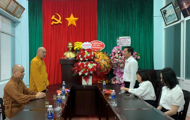 Hòa thượng Thích Từ Vân chúc mừng tại buổi gặp gỡ Ban Tôn giáo tỉnh