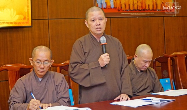 Thượng tọa Thích Huệ Nghiêm, Phó Trưởng ban Giáo dục TP đóng góp ý kiến Thượng tọa Thích Huệ Nghiêm, Phó Trưởng ban Giáo dục TP đóng góp ý kiến