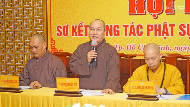 Thượng tọa Thích Phước Tiến góp ý kiến tại hội nghị Thượng tọa Thích Phước Tiến góp ý kiến tại hội nghị