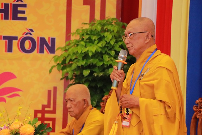 Hòa thượng Thích Huệ Tâm ban đạo từ