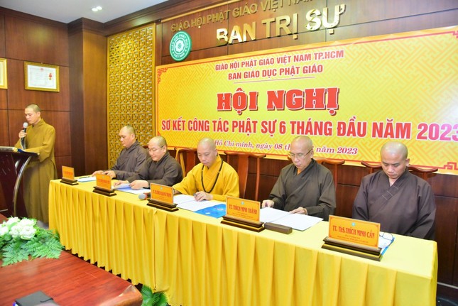 Chư tôn đức Thường trực Ban Giáo dục TP.HCM chủ tọa hội nghị Chư tôn đức Thường trực Ban Giáo dục TP.HCM chủ tọa hội nghị