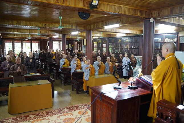 Hòa thượng tán thán về ý nghĩa chuyến thăm và cúng dường trường hạ tại tất cả các tỉnh thành của Phân ban Ni giới T.Ư Hòa thượng tán thán về ý nghĩa chuyến thăm và cúng dường trường hạ tại tất cả các tỉnh thành của Phân ban Ni giới T.Ư