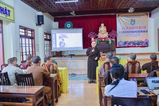 Đại đức Thích Quảng Kiến, nguyên Phó Thư ký tòa soạn báo Giác Ngộ chia sẻ về cách biên tập bản tin, cách đặt đầu đề, thông điệp trong một bản tin Đại đức Thích Quảng Kiến, nguyên Phó Thư ký tòa soạn báo Giác Ngộ chia sẻ về cách biên tập bản tin, cách đặt đầu đề, thông điệp trong một bản tin