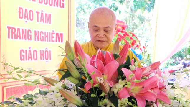 Thượng tọa Thích Huệ Đức, Phó ban Trị sự GHPGVN tỉnh, Trưởng ban Trị sự GHPGVN TP.Bến Tre phát biểu khai mạc Thượng tọa Thích Huệ Đức, Phó ban Trị sự GHPGVN tỉnh, Trưởng ban Trị sự GHPGVN TP.Bến Tre phát biểu khai mạc