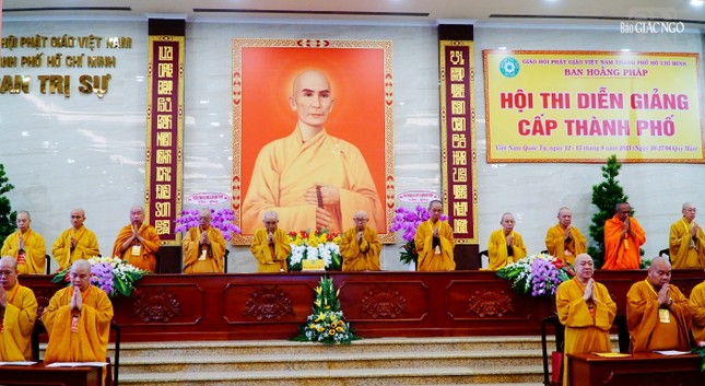 Chư tôn đức chứng minh, tham dự lễ khai mạc