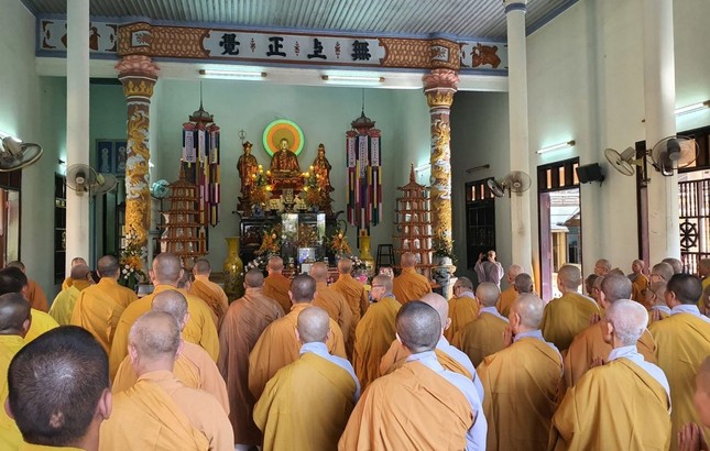 Chư tôn đức Tăng Ni tưởng niệm 60 năm ngày Ni trưởng Thích nữ Diệu Quang vị pháp thiêu thân