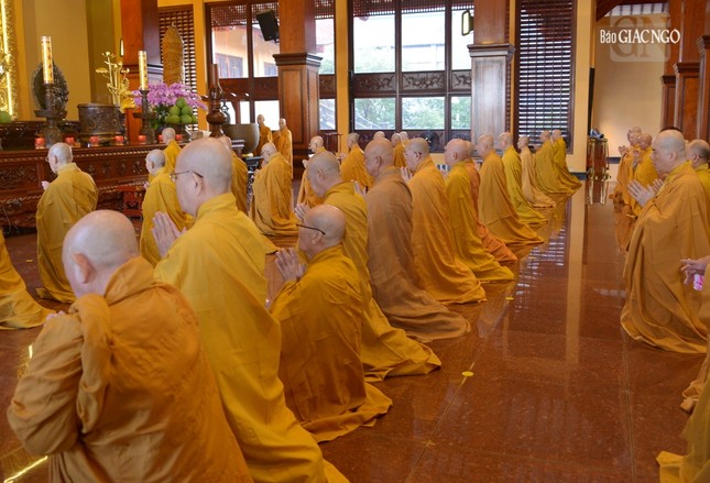 Mỗi kỳ Bố-tát giúp chư Tăng ôn lại những lời Đức Phật dạy