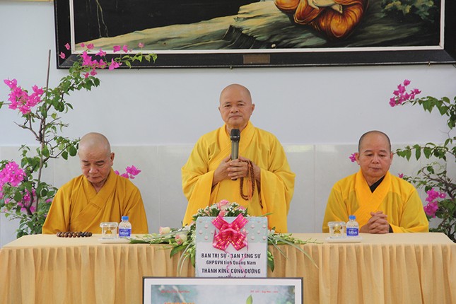 Hòa thượng Thích Đồng Nguyện thăm hỏi, sách tấn chư Ni trường hạ chùa Bảo Thắng Hòa thượng Thích Đồng Nguyện thăm hỏi, sách tấn chư Ni trường hạ chùa Bảo Thắng