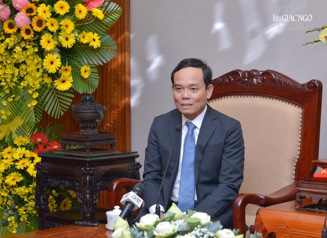 Phó Thủ tướng Chính phủ Trần Lưu Quang phát biểu tại buổi chúc mừng chư tôn giáo phẩm Hội đồng Chứng minh, Hội đồng Trị sự