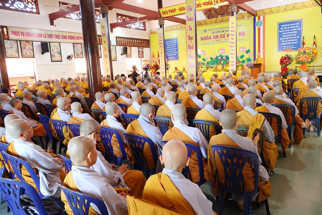 Quang cảnh lễ tổng bế giảng tại tổ đình Kim Cang - H.Thủ Thừa
