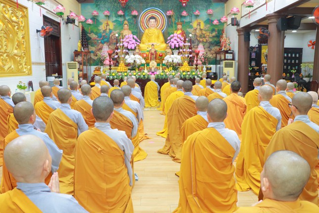 Chư Ni đảnh lễ Tam bảo Chư Ni đảnh lễ Tam bảo