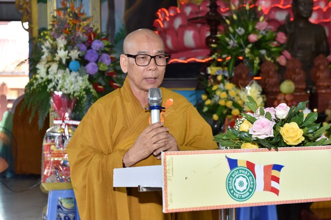 Thượng tọa Thích Hạnh Huệ phát biểu khai mạc, tuyên bố mãn khóa An cư kiết hạ Phật lịch 2567